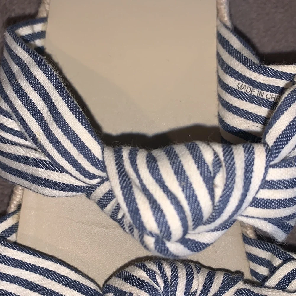 Hollister Women’s Sandals Platform Striped Sandals size 9/10 blue/white Stripes